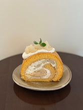 Load image into Gallery viewer, GENMAICHA LONGAN ROLL 玄米茶龍眼卷
