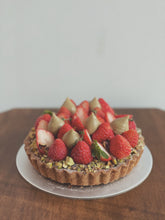 Load image into Gallery viewer, 6&quot; STRAWBERRY PISTACHIO 草莓開心果
